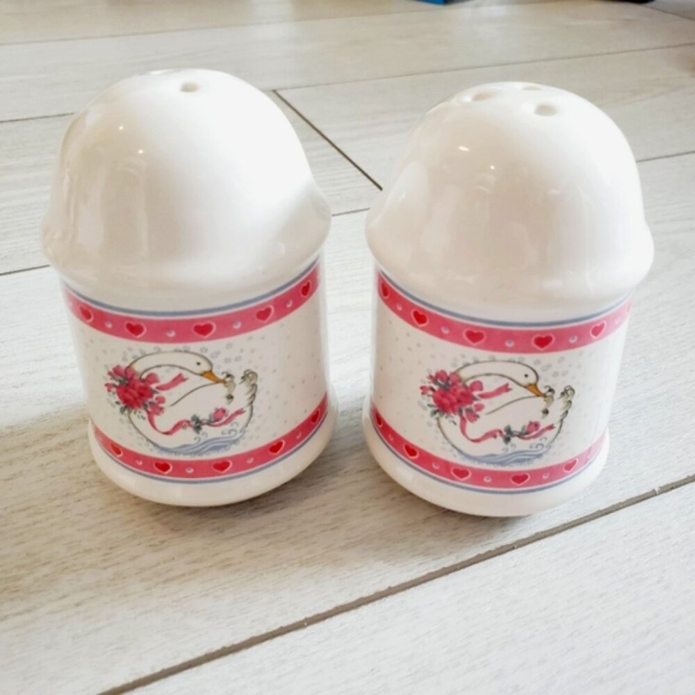 Vintage Geese In Window Salt & Pepper Shakers 90s Country Cottage